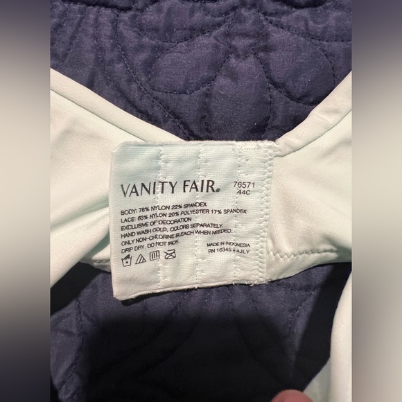 44 Vanity Fair Mint green bra.  Like new excellent condition. - Picture 2 of 5